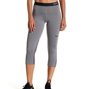 Nike Women’s Gray Cropped Leggings